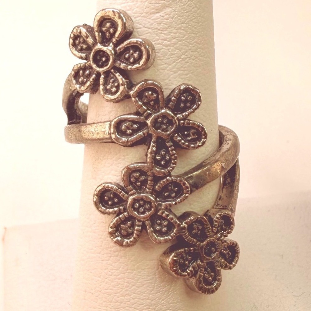 Floral Bypass Ring Women Size 8 Silver Tone Vintage Style Flower Wrap